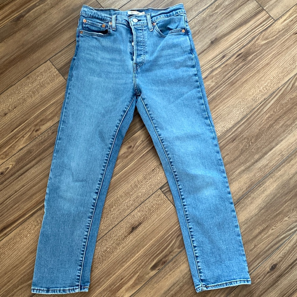 Levi Wedgie Straight, size 30, cropped